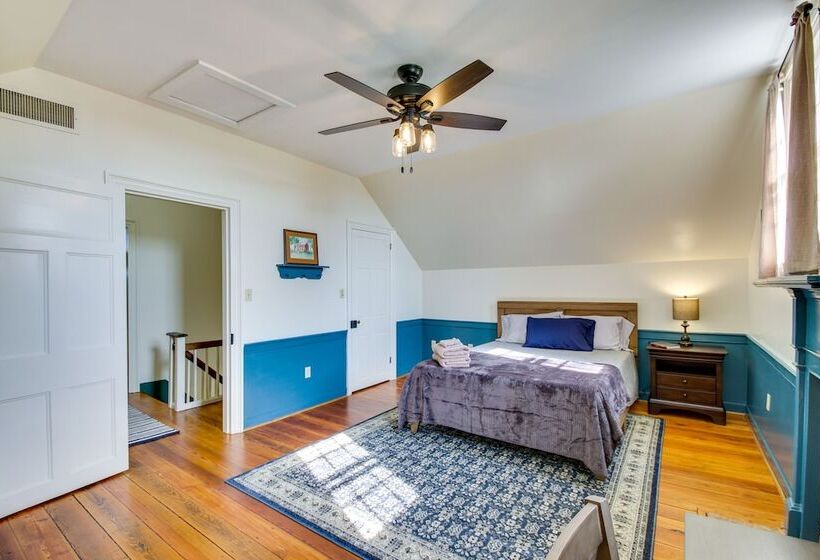 Idyllic Appomattox Home W/ Porch & Rocking Chairs!