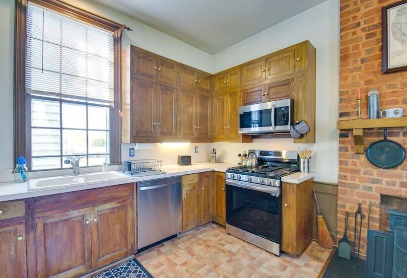 Idyllic Appomattox Home W/ Porch & Rocking Chairs!