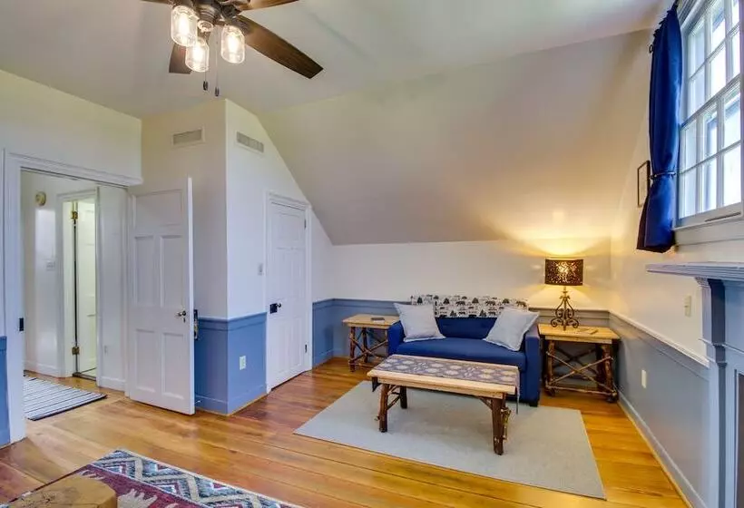 Idyllic Appomattox Home W/ Porch & Rocking Chairs!