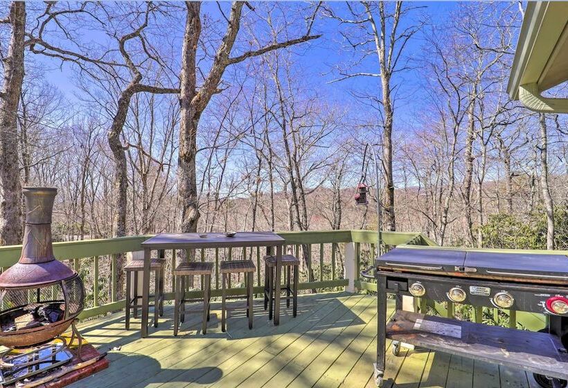 Pool & Lake Access: Idyllic Cottage In Newland