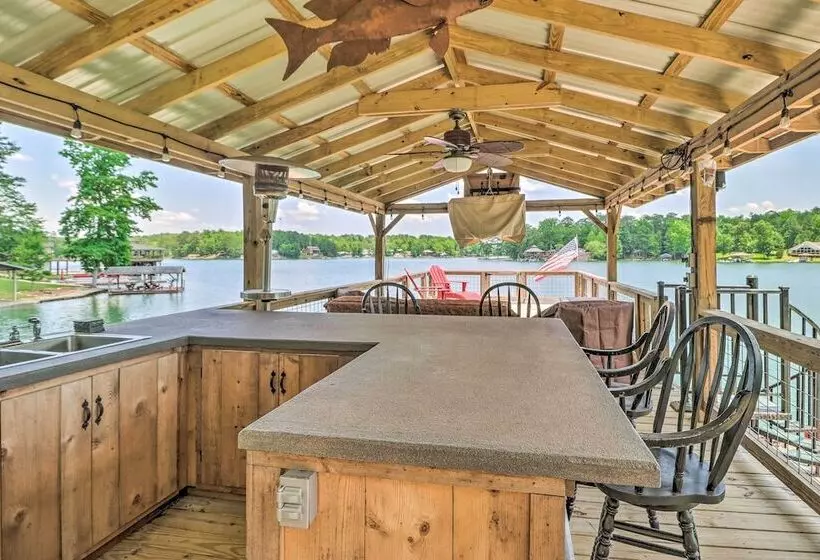 Lake Martin Cabin W/ Luxury Dock & Kayaks!