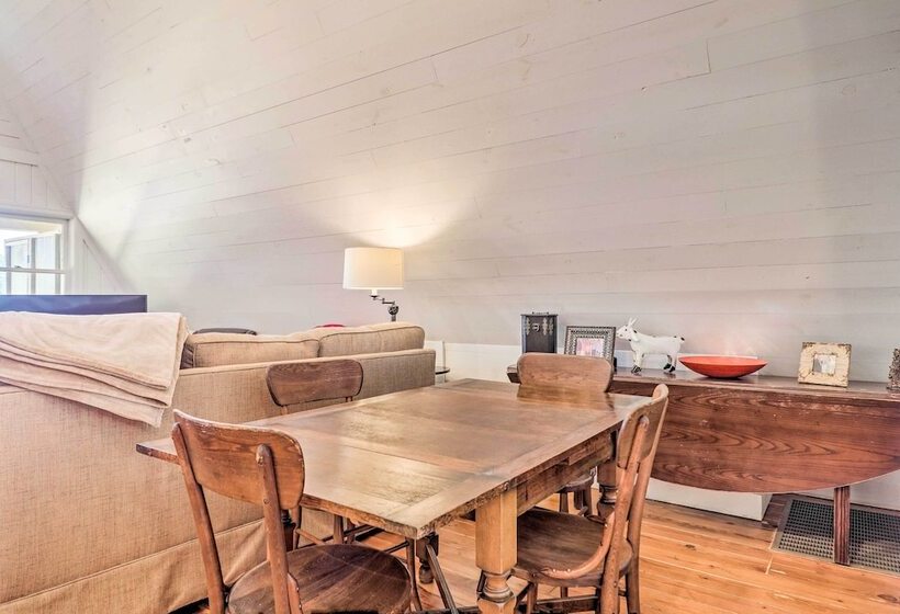 Lake Martin Cabin W/ Luxury Dock & Kayaks!