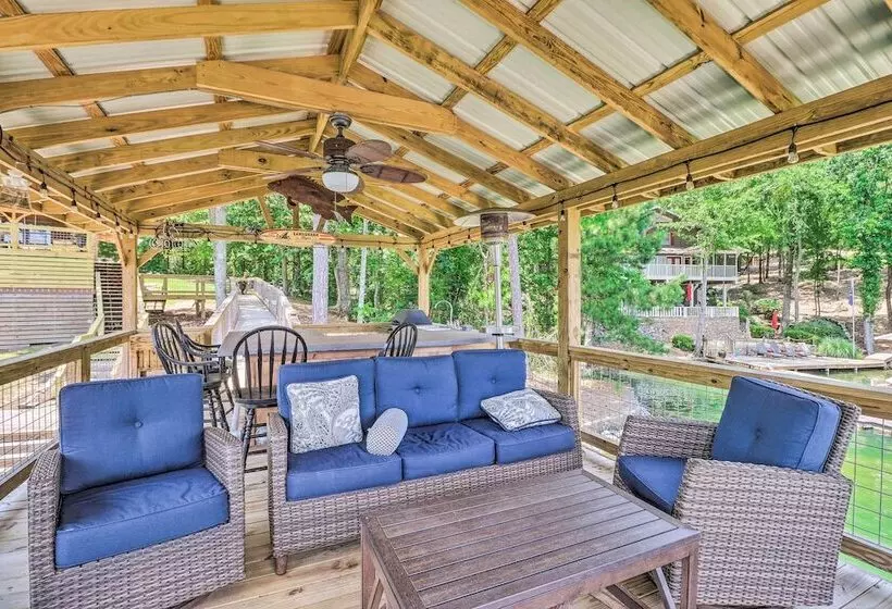 Lake Martin Cabin W/ Luxury Dock & Kayaks!