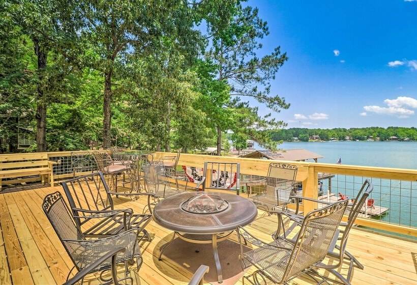 Lake Martin Cabin W/ Luxury Dock & Kayaks!