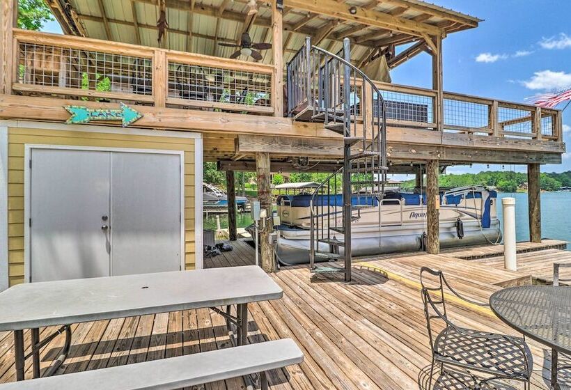 Lake Martin Cabin W/ Luxury Dock & Kayaks!