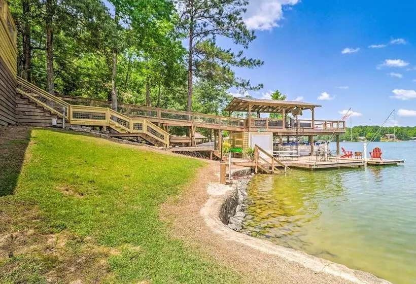 Lake Martin Cabin W/ Luxury Dock & Kayaks!