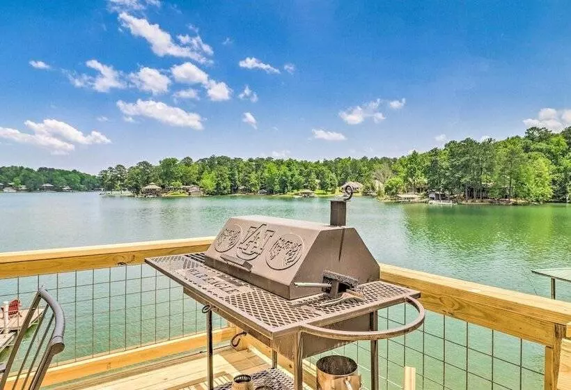 Lake Martin Cabin W/ Luxury Dock & Kayaks!