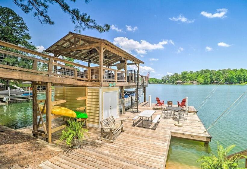 Lake Martin Cabin W/ Luxury Dock & Kayaks!