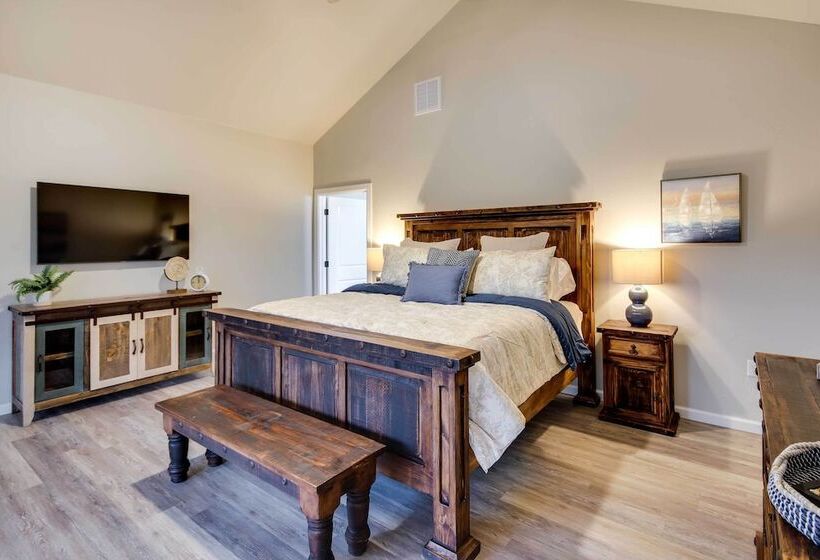 Waterfront Grand Lake Family House W/ Game Room!