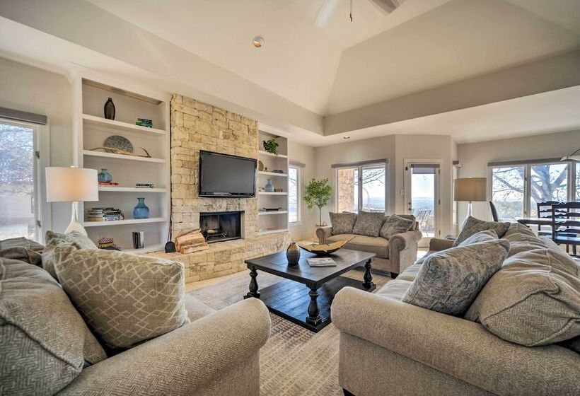 Lovely Spicewood Cottage W/ Patio & Grill!