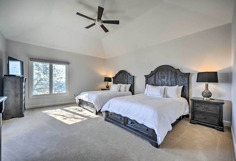 Lovely Spicewood Cottage W/ Patio & Grill!