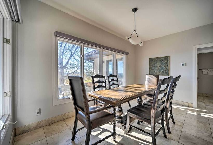 Lovely Spicewood Cottage W/ Patio & Grill!