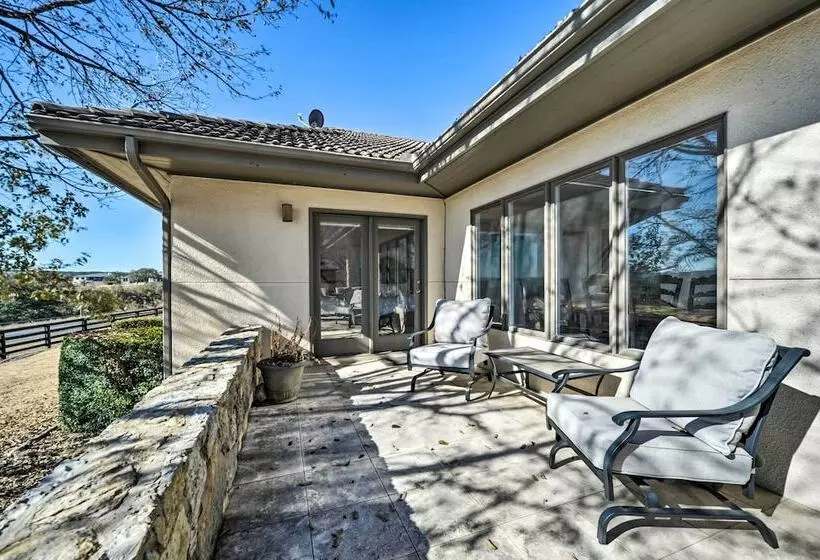 Lovely Spicewood Cottage W/ Patio & Grill!