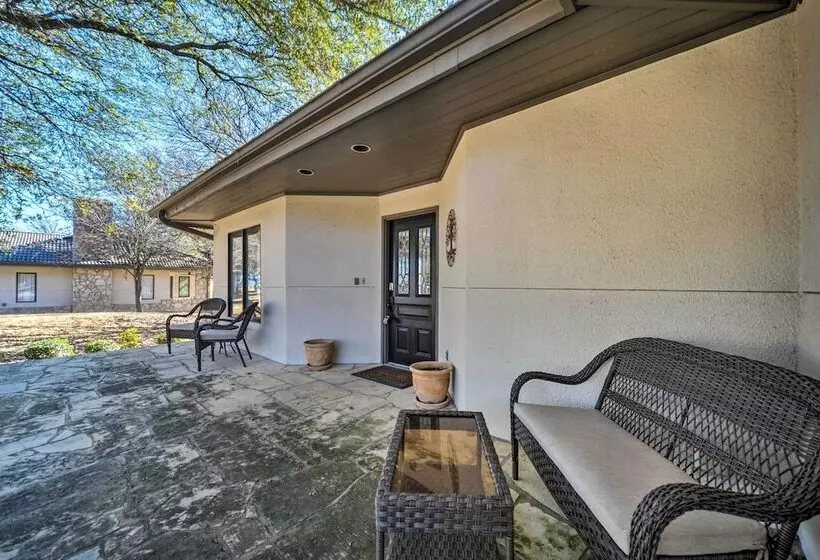 Lovely Spicewood Cottage W/ Patio & Grill!