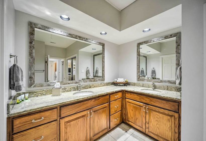 Lovely Spicewood Cottage W/ Patio & Grill!