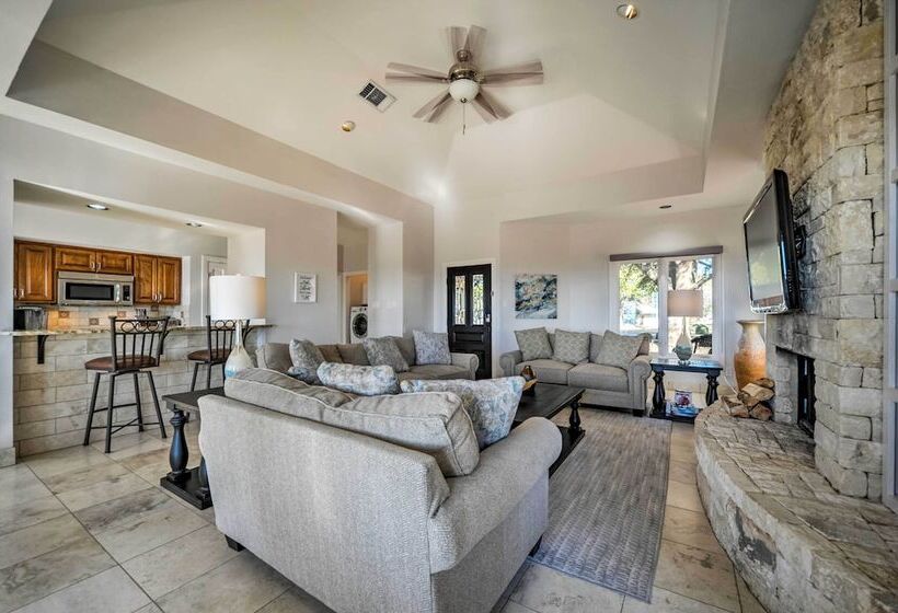 Lovely Spicewood Cottage W/ Patio & Grill!