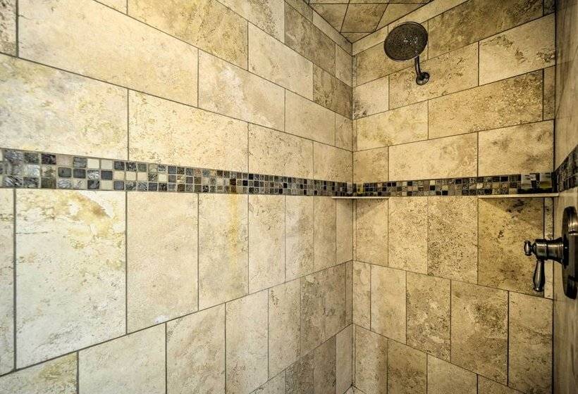 Lovely Spicewood Cottage W/ Patio & Grill!