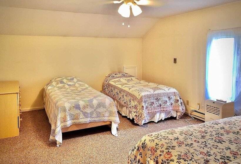 Mountain Top Country Hideaway: 48 Acres, Fire Pit!