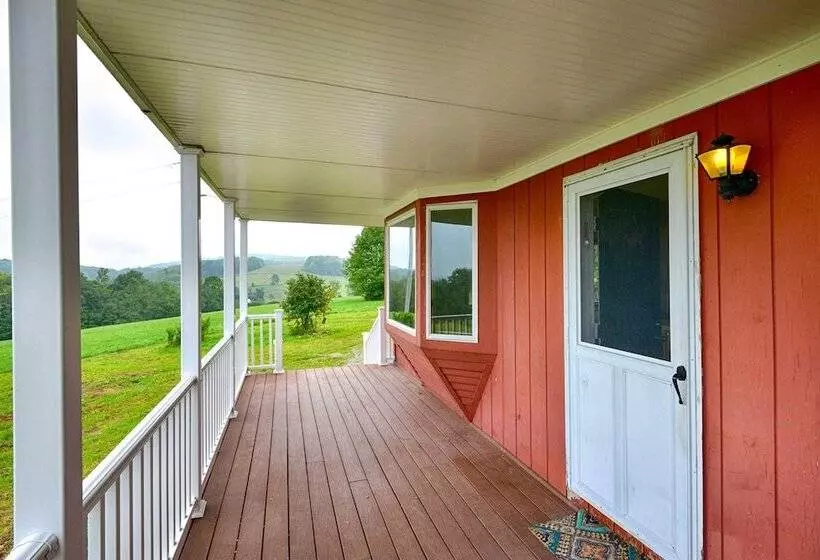 Mountain Top Country Hideaway: 48 Acres, Fire Pit!