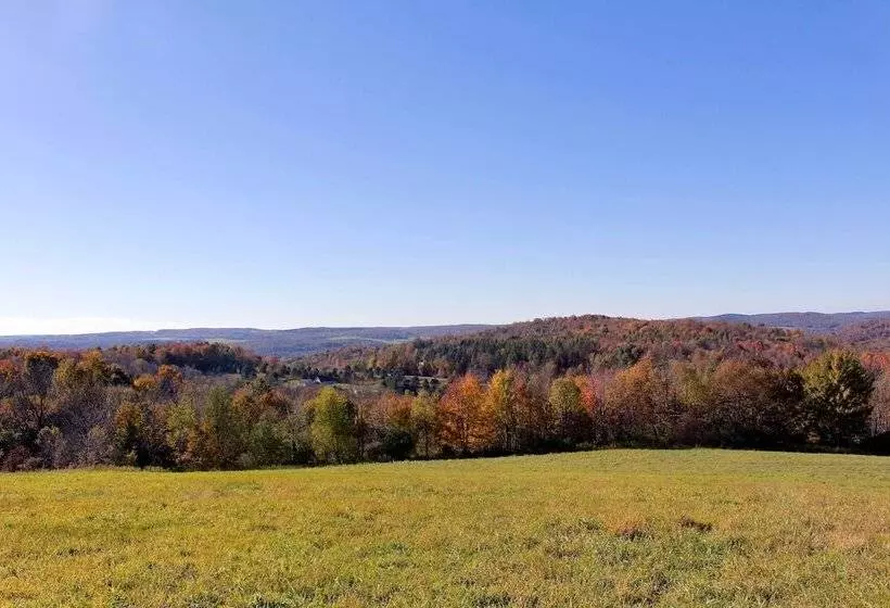 Mountain Top Country Hideaway: 48 Acres, Fire Pit!