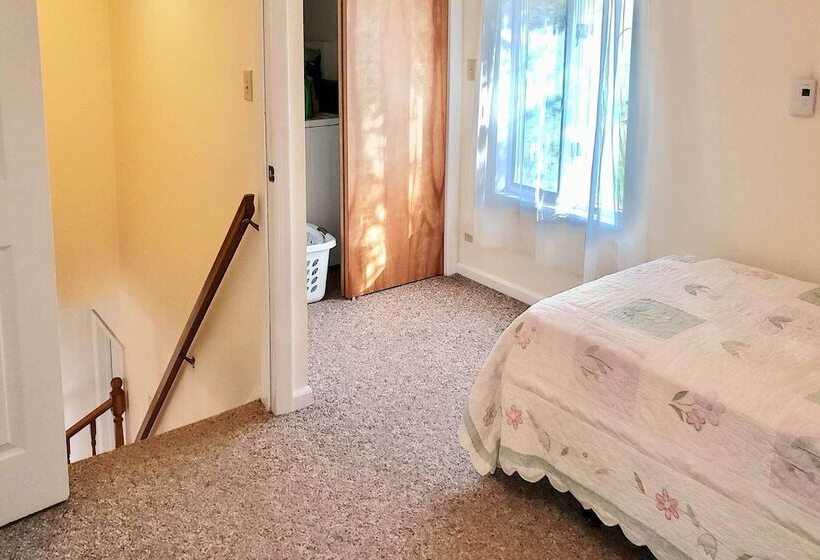 Mountain Top Country Hideaway: 48 Acres, Fire Pit!