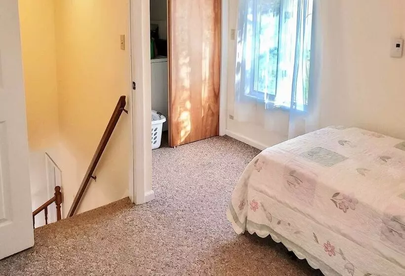 Mountain Top Country Hideaway: 48 Acres, Fire Pit!