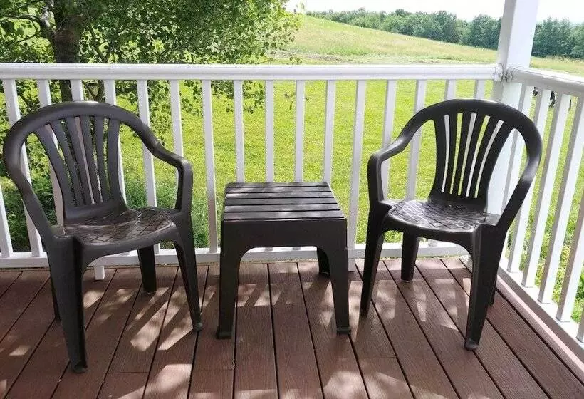 Mountain Top Country Hideaway: 48 Acres, Fire Pit!