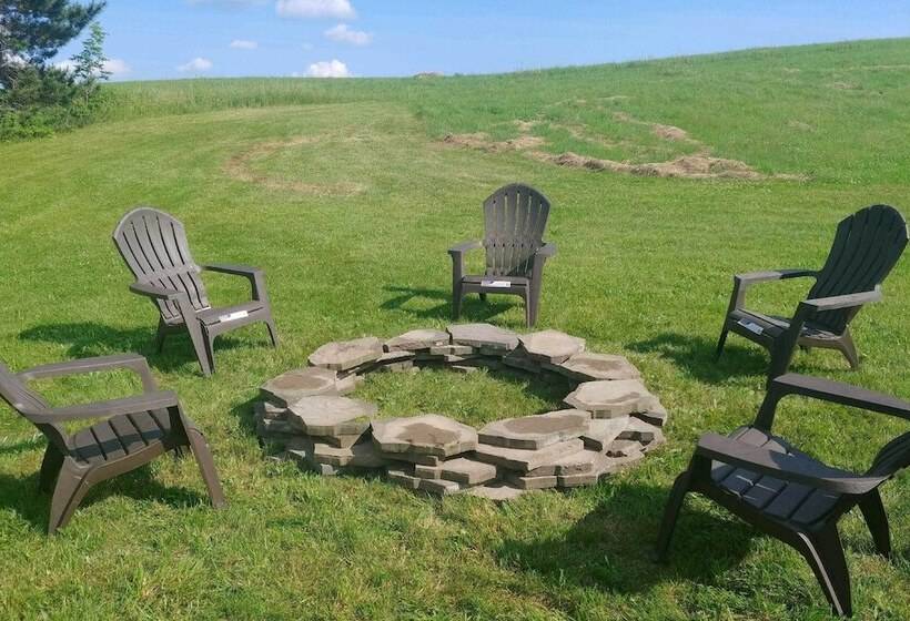 Mountain Top Country Hideaway: 48 Acres, Fire Pit!