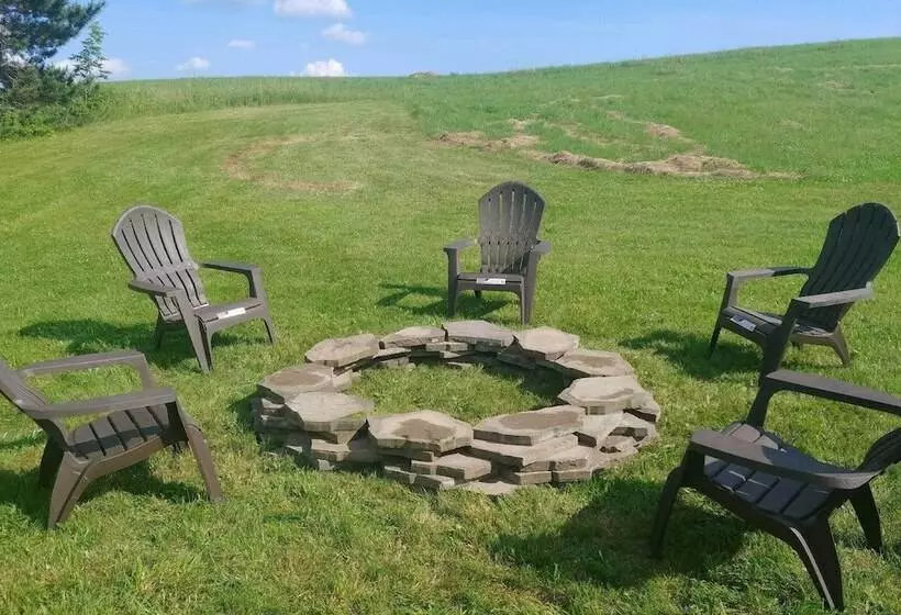 Mountain Top Country Hideaway: 48 Acres, Fire Pit!