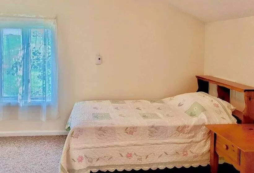 Mountain Top Country Hideaway: 48 Acres, Fire Pit!