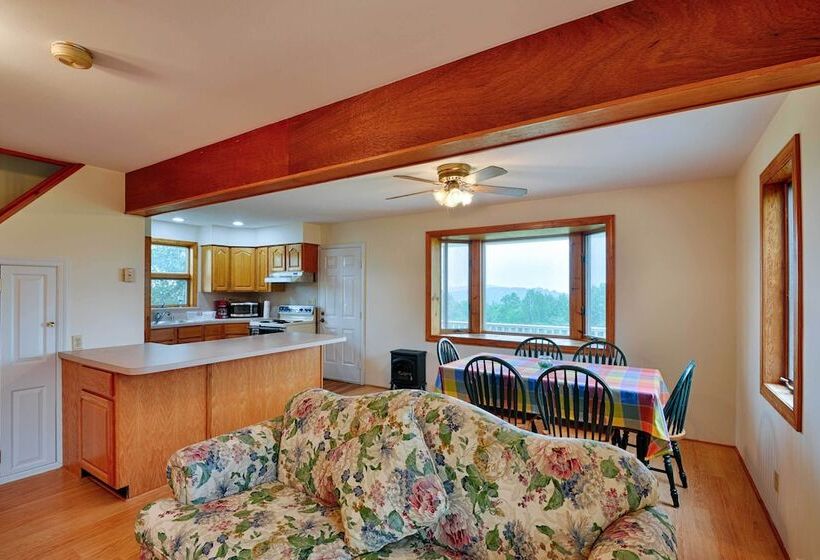 Mountain Top Country Hideaway: 48 Acres, Fire Pit!