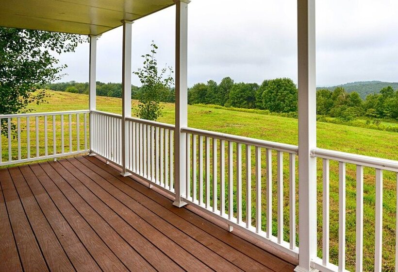 Mountain Top Country Hideaway: 48 Acres, Fire Pit!