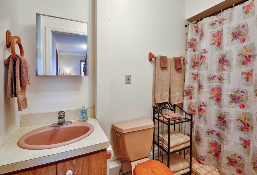 Mountain Top Country Hideaway: 48 Acres, Fire Pit!