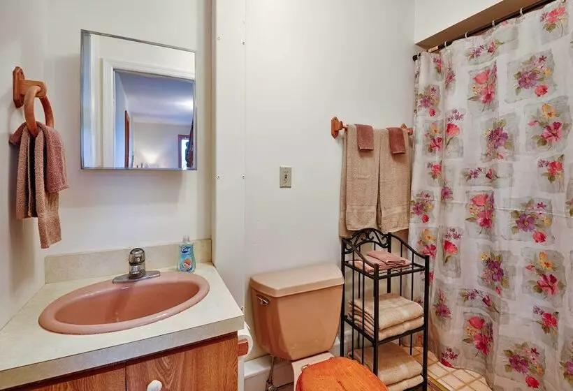 Mountain Top Country Hideaway: 48 Acres, Fire Pit!