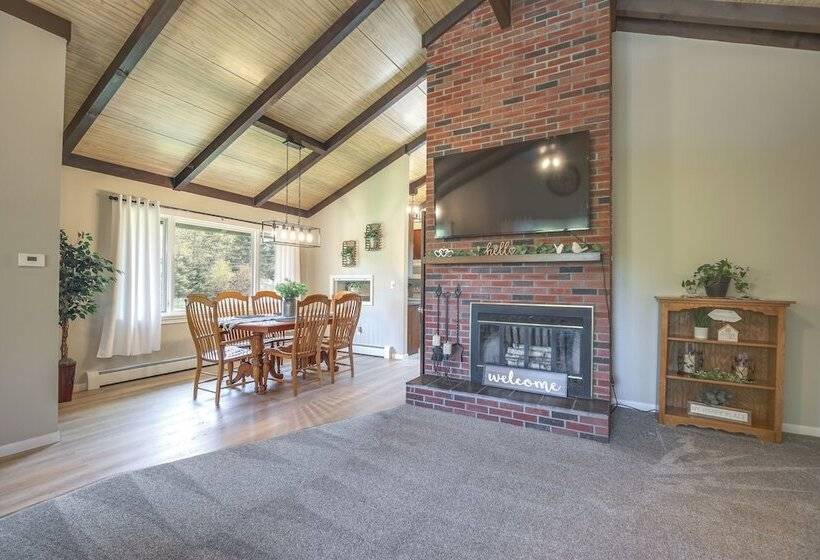 Newcomb Retreat W/ Mountain Views & Fire Pit!