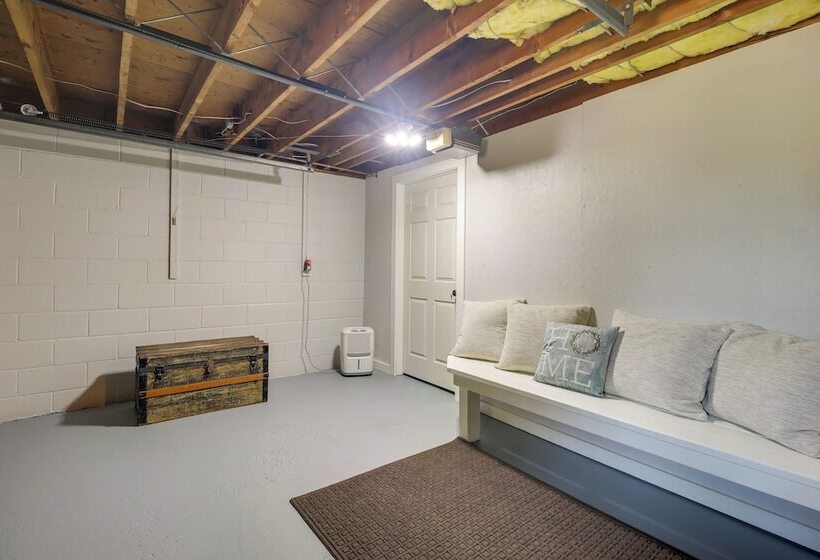 Newcomb Retreat W/ Mountain Views & Fire Pit!