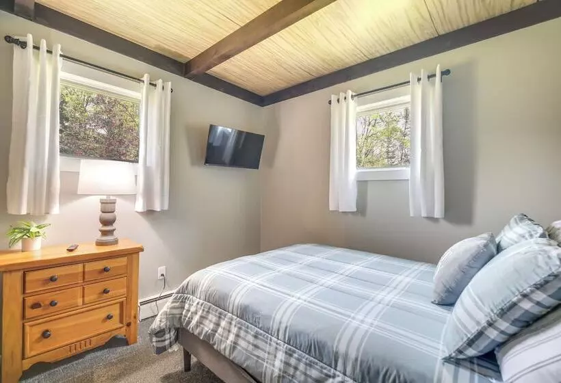 Newcomb Retreat W/ Mountain Views & Fire Pit!