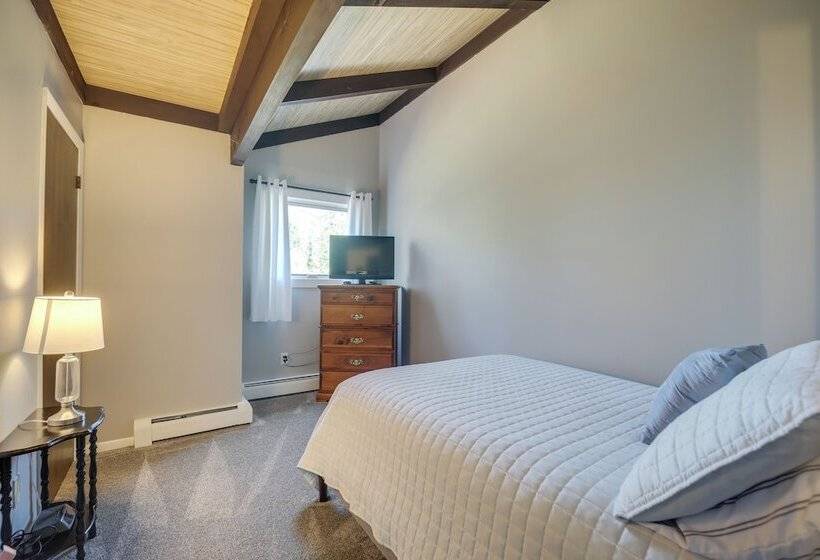 Newcomb Retreat W/ Mountain Views & Fire Pit!