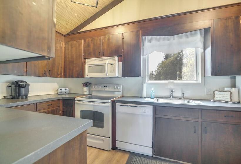 Newcomb Retreat W/ Mountain Views & Fire Pit!