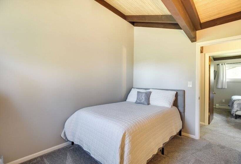 Newcomb Retreat W/ Mountain Views & Fire Pit!