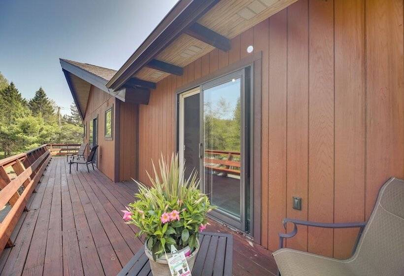 Newcomb Retreat W/ Mountain Views & Fire Pit!