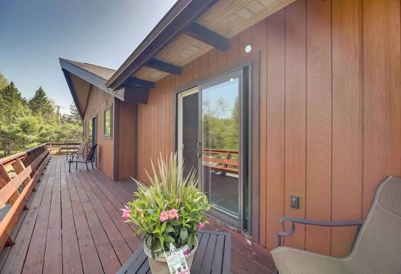 Newcomb Retreat W/ Mountain Views & Fire Pit!