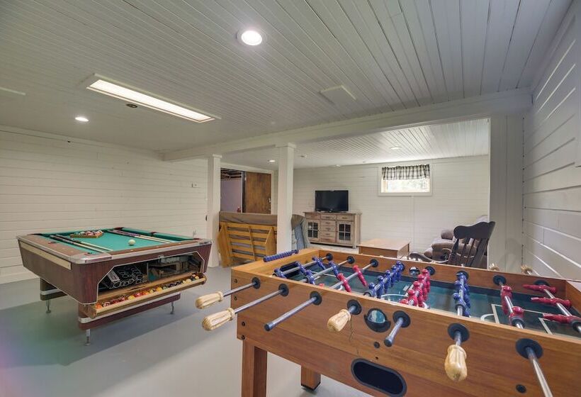 Newcomb Retreat W/ Mountain Views & Fire Pit!