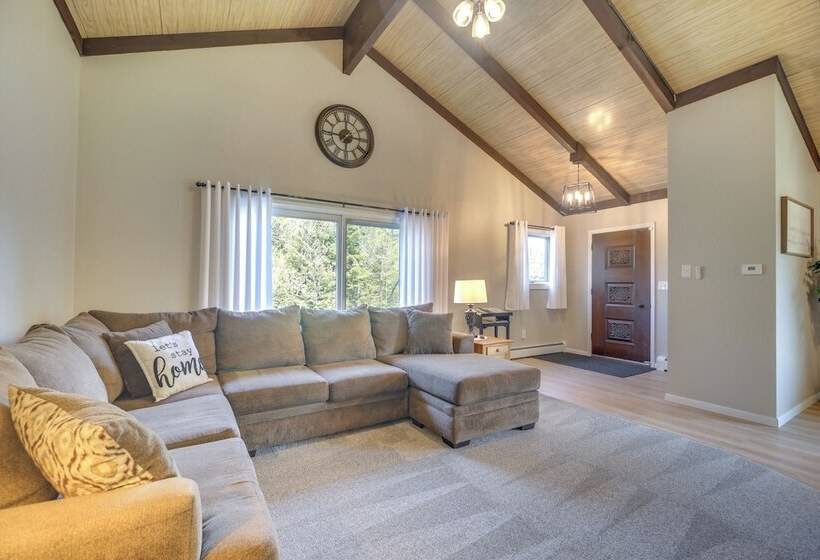 Newcomb Retreat W/ Mountain Views & Fire Pit!