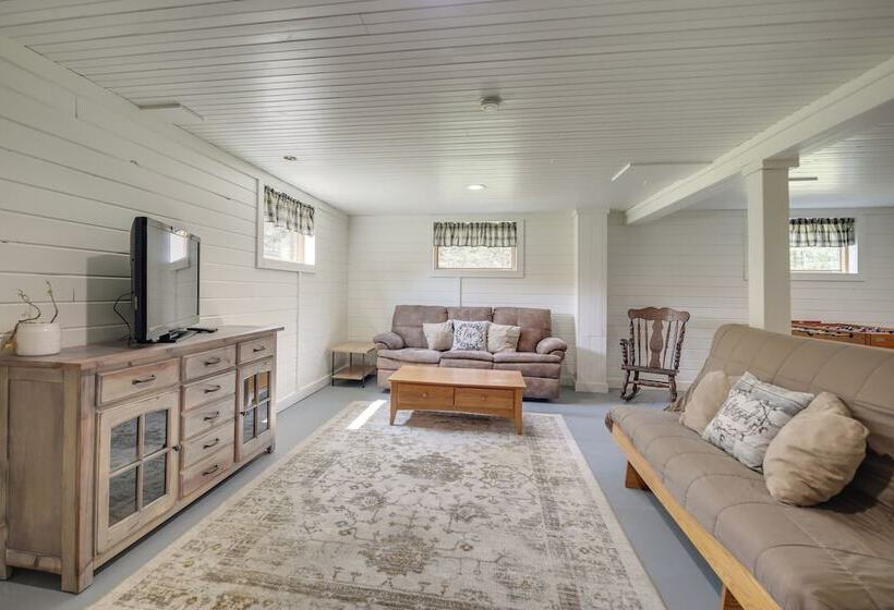 Newcomb Retreat W/ Mountain Views & Fire Pit!