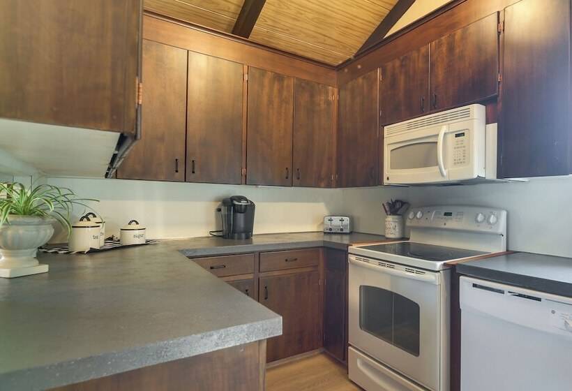 Newcomb Retreat W/ Mountain Views & Fire Pit!