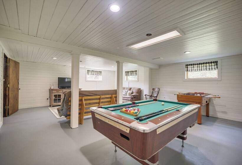 Newcomb Retreat W/ Mountain Views & Fire Pit!