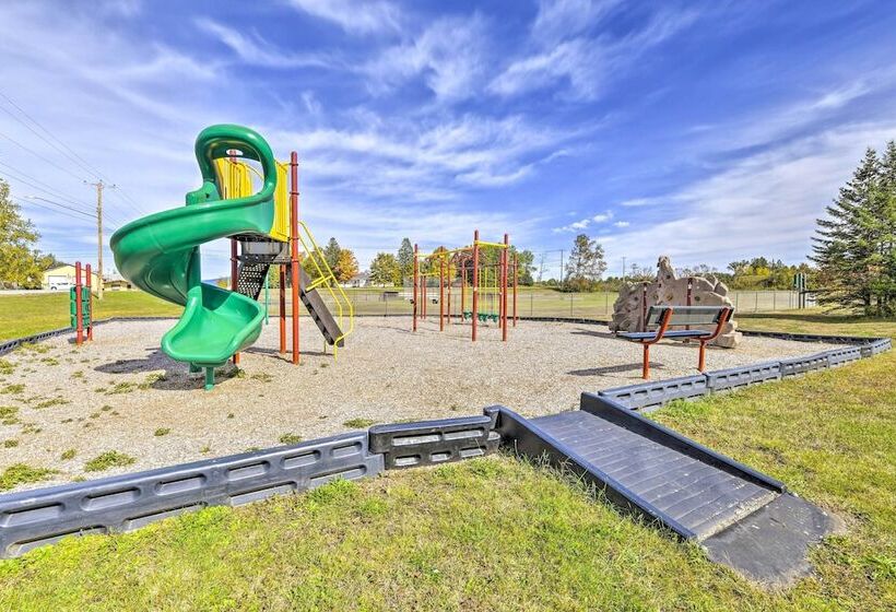 Newcomb Retreat W/ Mountain Views & Fire Pit!
