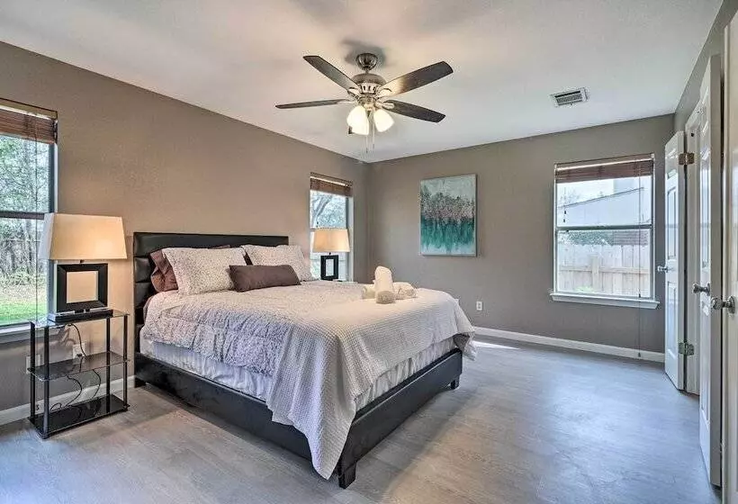 Peaceful Austin Home W/ Private Backyard!