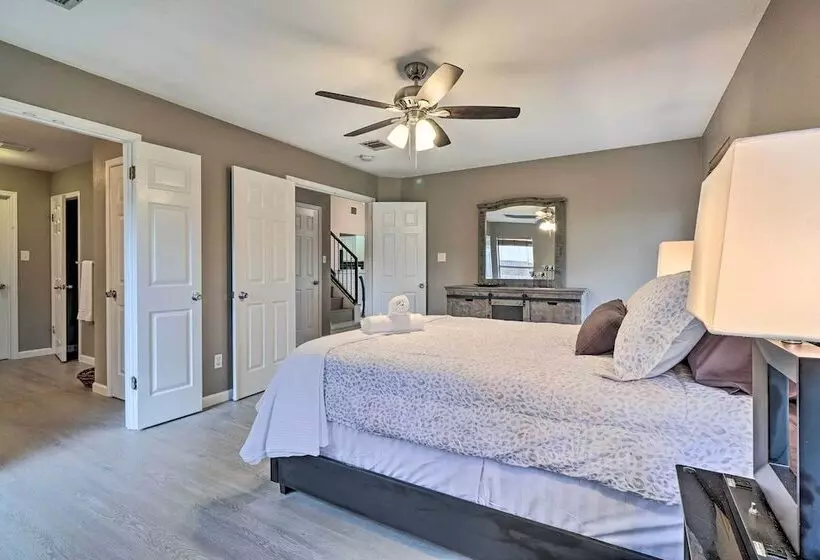 Peaceful Austin Home W/ Private Backyard!